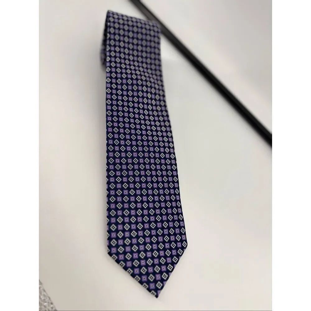 Jos A Bank 100% Silk Tie  Purple Geometric NWT Extra Long